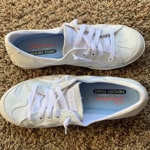 Sketchers Active Avenue Womens slip on shoes